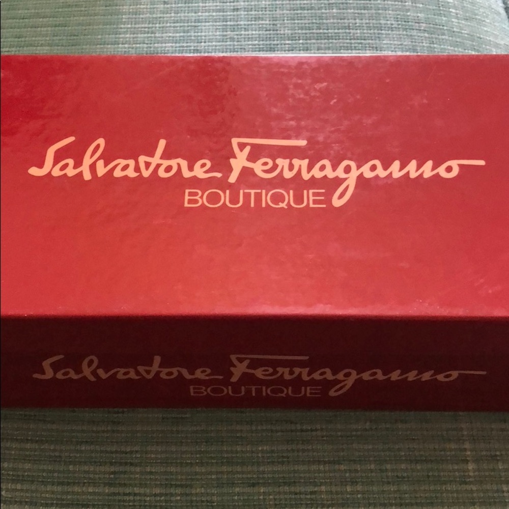 Vintage Ferragamo Lillaz